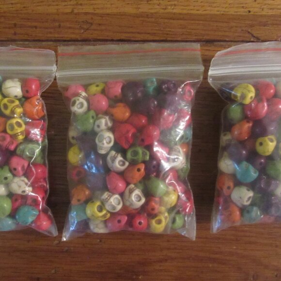 Lot 200+multi Color Colorful 8x10mm Carved Stone Skull Beads Howlite Jewelry - Picture 5 of 9
